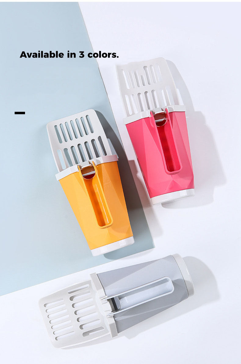 Ignisio cat litter box scoop with ergonomic handle and durable design for easy cleaning of cat litter boxes.