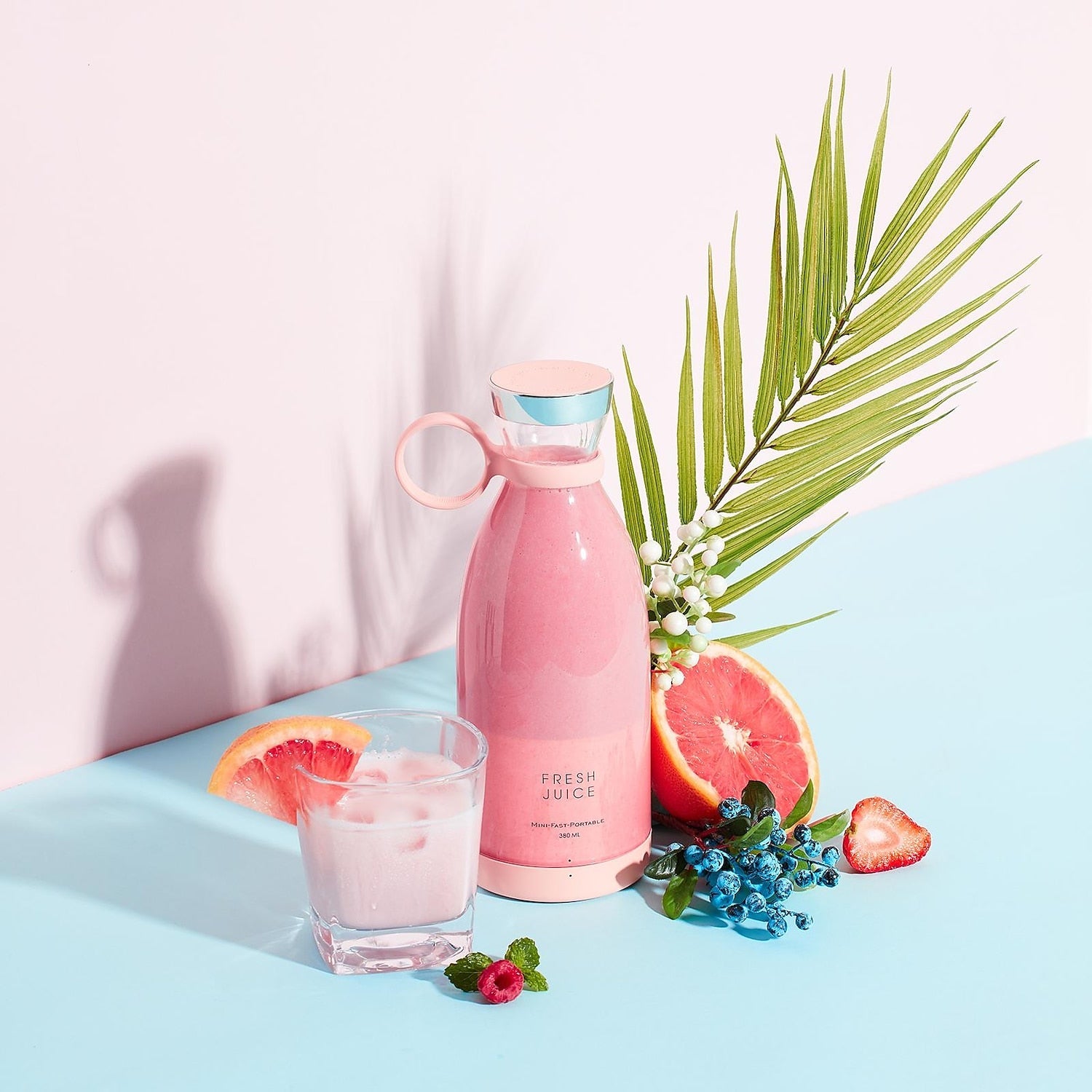 Beckett Blender Bottle with mixing lid and ergonomic handle, designed for smooth blending of shakes and smoothies.